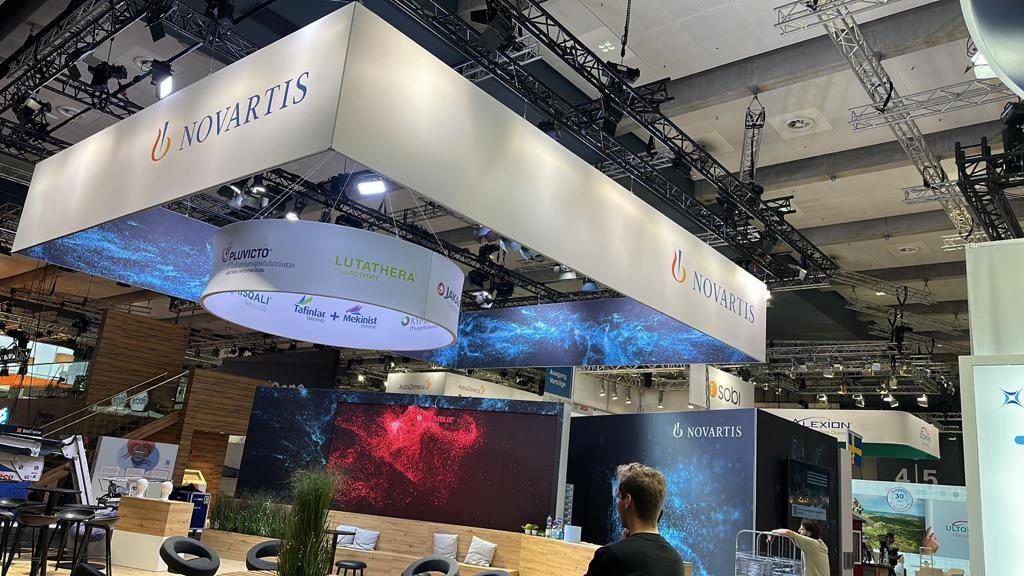 Kongressstand von Novartis auf der DGHO-Jahrestagung 2023 in Hamburg